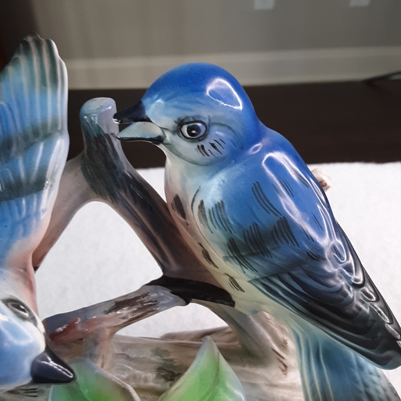 Collectible figurine Blue Jays resting on tree branch. - Picture 4 of 7